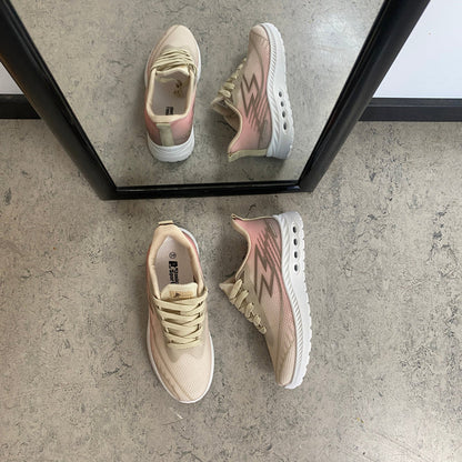 Beige lätta sneakers i mesh med stötdämpande sula
