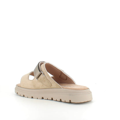 Beige sandal med justerbar rem och mjuk komfort