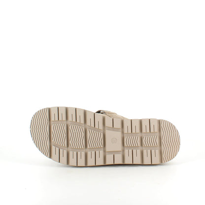 Beige sandal med justerbar rem och mjuk komfort