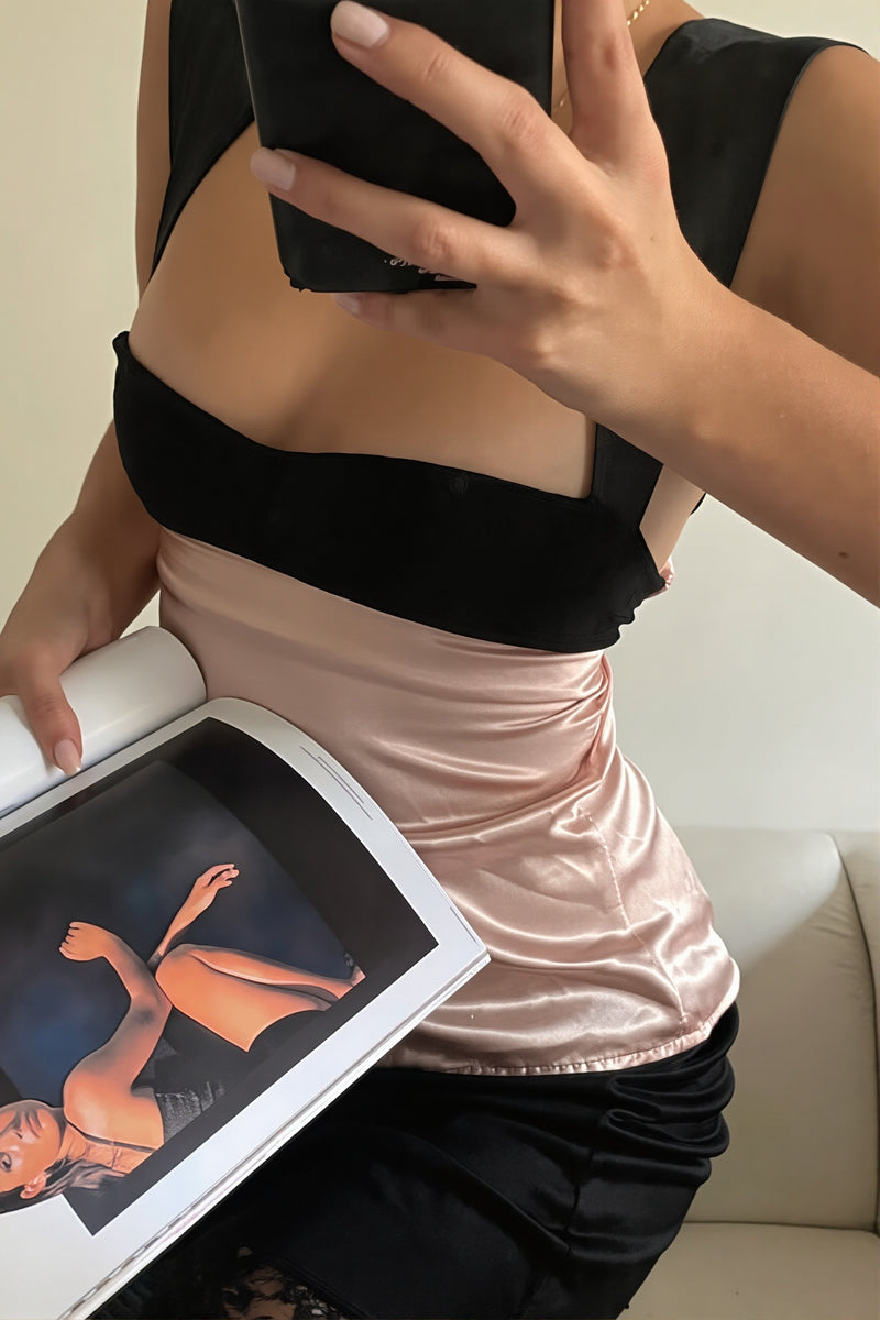 Colorblock Low Cut Tie Back Blouse