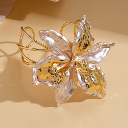 Floral Pattern Metal Line Open Bracelet