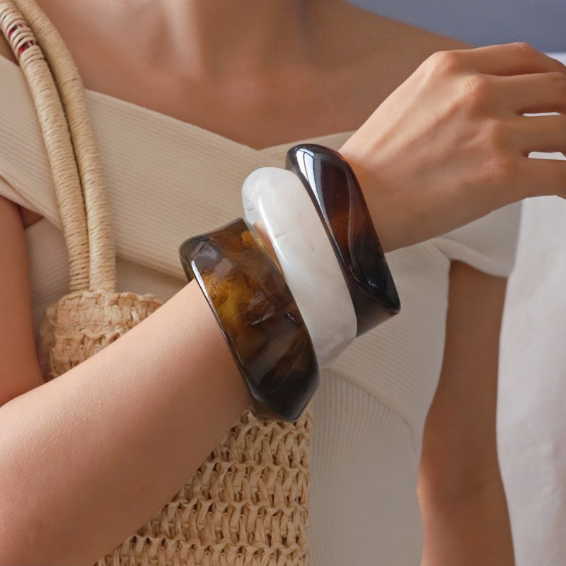 Irregular Geometric Round Acrylic Bracelet