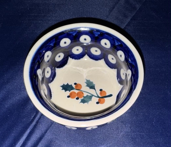 Manufaktura Holly Berry with Owls Eye Small Bowl - Shape: M-079 - Pattern: Holly Berry with Owls Eye