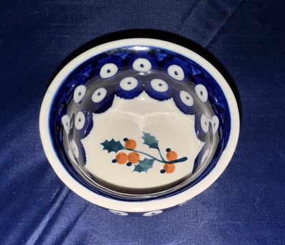 Manufaktura Holly Berry with Owls Eye Small Bowl - Shape: M-079 - Pattern: Holly Berry with Owls Eye