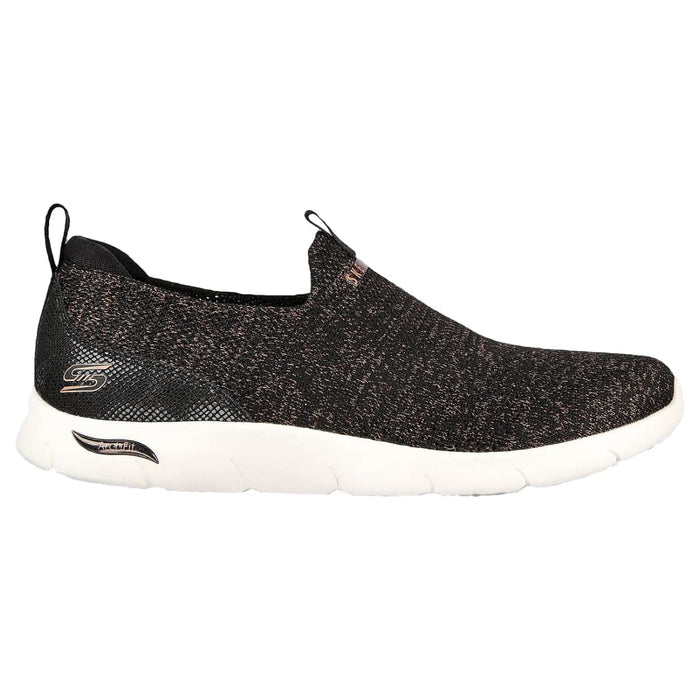 Mörka damskor med färgdetaljer från Skechers