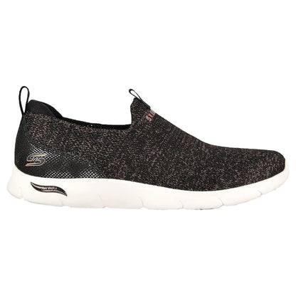 Mörka damskor med färgdetaljer från Skechers