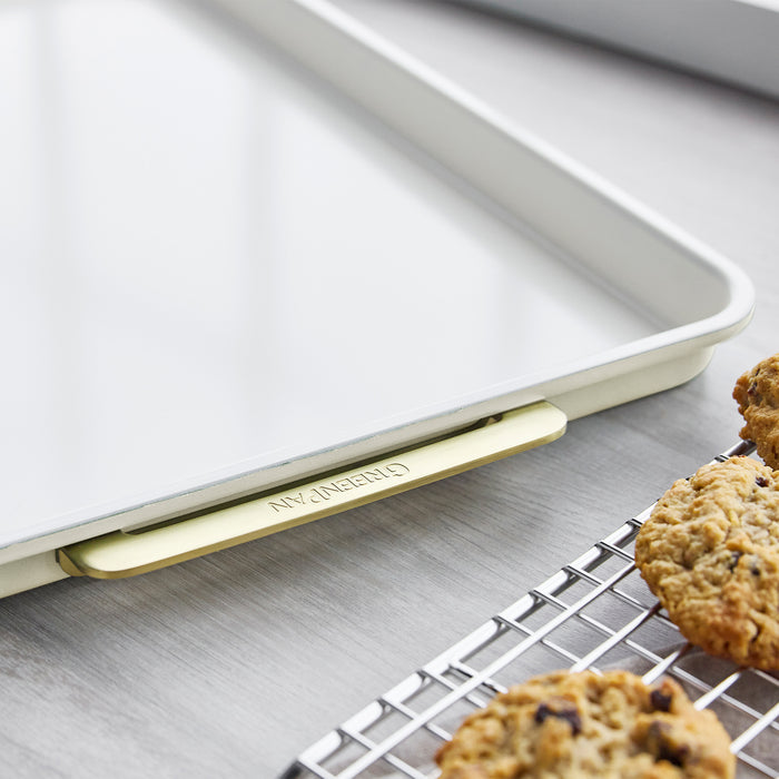Reserve bakeware with gold-tone handles
