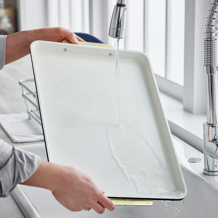 Hand washing Reserve bakeware