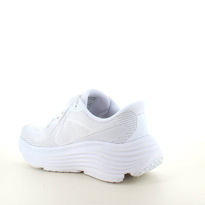 Skechers Max Cushioning Vit slip-on sneaker med stötdämpning