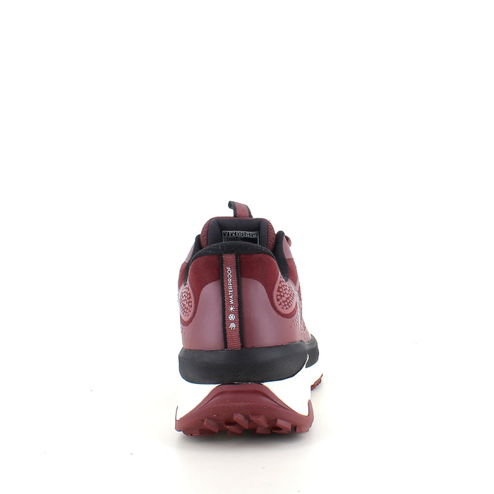 Skechers vattentät slip-in-sko i bordeaux med Memory Foam och god stötdämpning