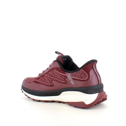 Skechers vattentät slip-in-sko i bordeaux med Memory Foam och god stötdämpning
