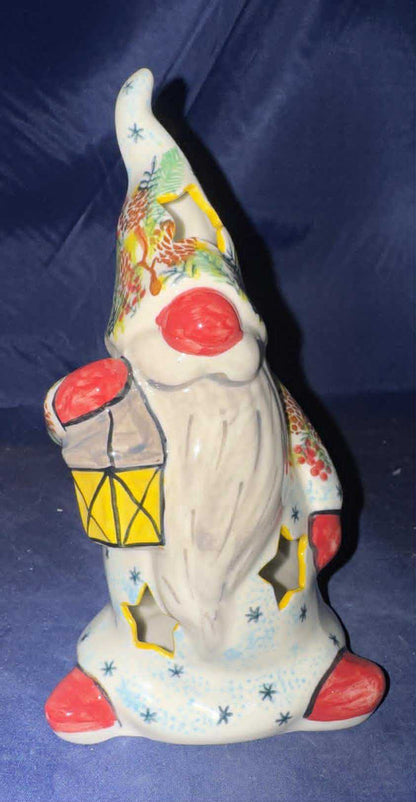Vena Winter Delight Gnome with Lantern - Shape: 591 - Pattern: Winter Delight (313)